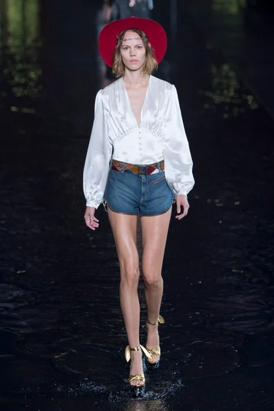 Look 12